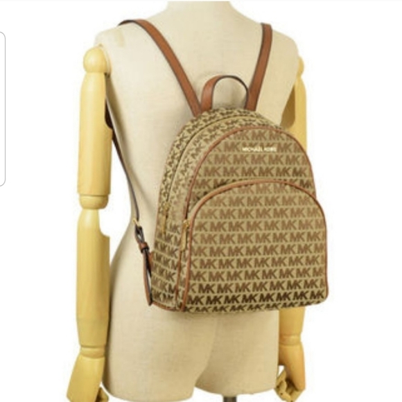 🔥NWT Michael Kors Medium Abbey Bagpack Ebony🔥 - Picture 8 of 8